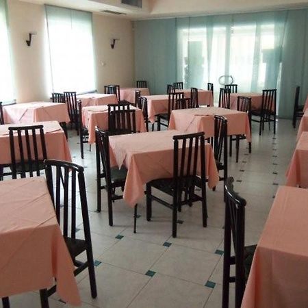 Hotel Silvia Viserbella di Rimini Luaran gambar