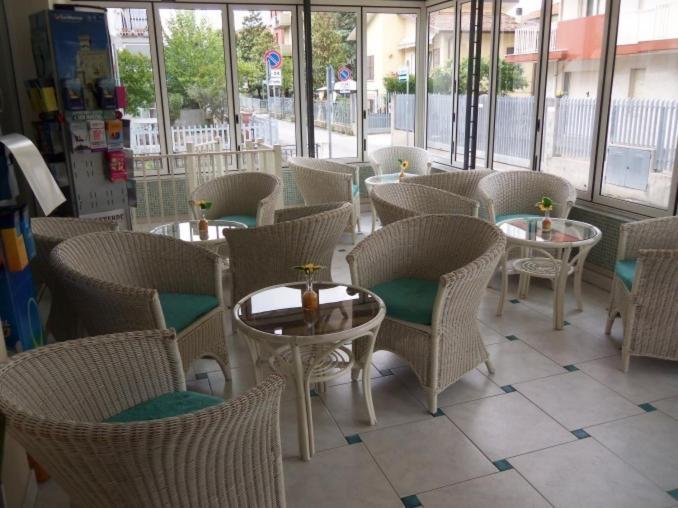 Hotel Silvia Viserbella di Rimini Luaran gambar